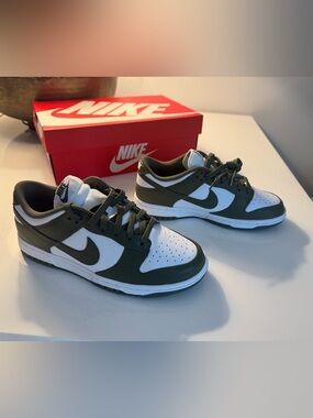 Nike Low-Top Sneakers in White and Olive Green